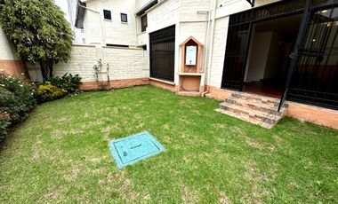 Casa de arriendo sector quito tenis con jardín y 280m2 totales