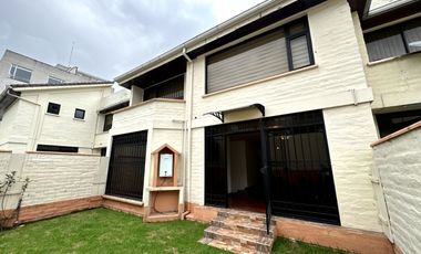 Casa de arriendo sector quito tenis con jardín y 280m2 totales