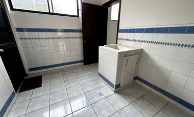 Casa de arriendo sector quito tenis con jardín y 280m2 totales