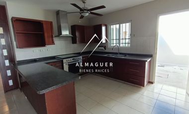 Casa en Venta en Portal del Norte, de un nivel, patio con espacio para alberca.