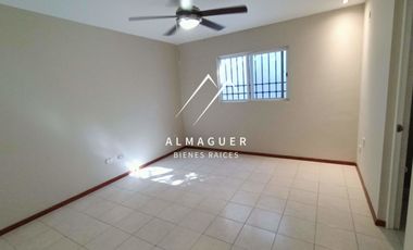 Casa en Venta en Portal del Norte, de un nivel, patio con espacio para alberca.