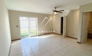 Casa en Venta en Portal del Norte, de un nivel, patio con espacio para alberca.