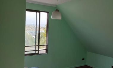 CASA EN CONDOMINIO 5 DORMITORIOS 4 BAÑOS QUINCHO VALLE LA DEHESA