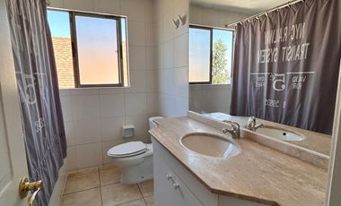 CASA EN CONDOMINIO 5 DORMITORIOS 4 BAÑOS QUINCHO VALLE LA DEHESA