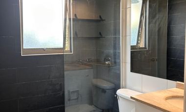 CASA EN CONDOMINIO 5 DORMITORIOS 4 BAÑOS QUINCHO VALLE LA DEHESA