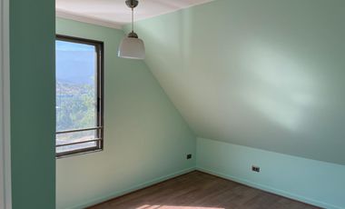 CASA EN CONDOMINIO 5 DORMITORIOS 4 BAÑOS QUINCHO VALLE LA DEHESA