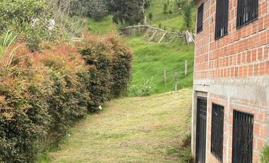 VENTA DE FINCA DE 4.200 Mt2, CON TERRENO MIXTO, A SOLO 20 MIN. DEL AEROPUERTO JMC, RIONEGRO, ANTIOQUIA