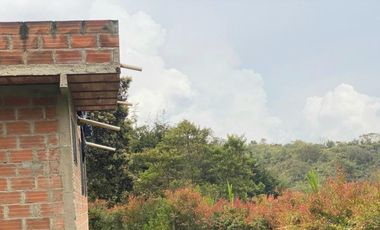 VENTA DE FINCA DE 4.200 Mt2, CON TERRENO MIXTO, A SOLO 20 MIN. DEL AEROPUERTO JMC, RIONEGRO, ANTIOQUIA