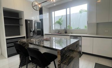 Isla Mocoli, Renta de linda casa 2 dormitorios con cuarto de TV full amoblada