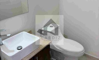 Casa sola con alberca dentro de privada