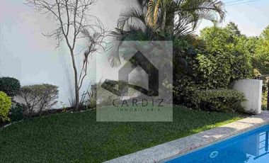 Casa sola con alberca dentro de privada