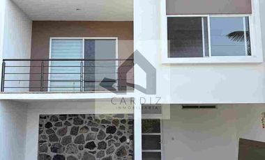 Casa sola con alberca dentro de privada