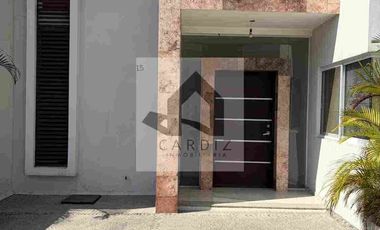 Casa sola con alberca dentro de privada