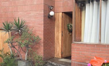 Vendo casa como terreno Surco Aracena