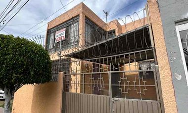CASA EN VENTA EN MORELOS 1 a 1/2 cuadra de la avenida!