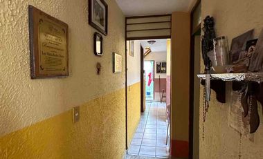 CASA EN VENTA EN MORELOS 1 a 1/2 cuadra de la avenida!