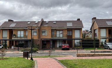 Casa campestre en arriendo – Cerros de Suba, Conjunto Torreladera Bosque Reservado