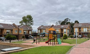 Casa campestre en arriendo – Cerros de Suba, Conjunto Torreladera Bosque Reservado