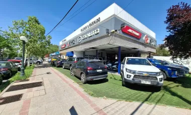 Local Comercial Con Gran Vitrina En Avenida Manuel Montt