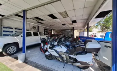 Local Comercial Con Gran Vitrina En Avenida Manuel Montt