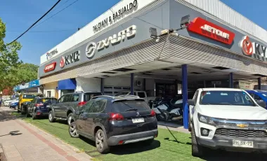 Local Comercial Con Gran Vitrina En Avenida Manuel Montt