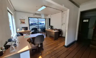 Local Comercial Con Gran Vitrina En Avenida Manuel Montt