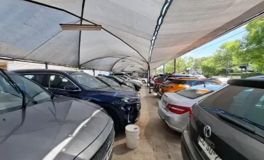 Local Comercial Con Gran Vitrina En Avenida Manuel Montt