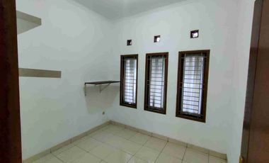 Bagus & Terang , baru beres renovasi Rumah Batununggal