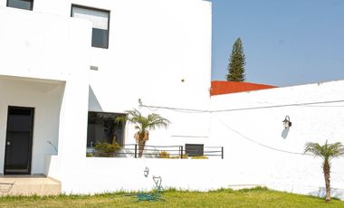 Casa con amplio jardín en Villas de Irapuato
