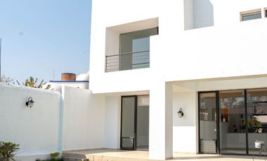 Casa con amplio jardín en Villas de Irapuato