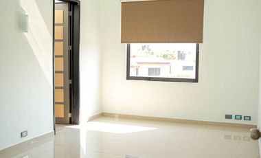 Casa con amplio jardín en Villas de Irapuato
