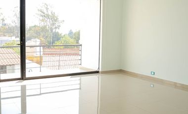 Casa con amplio jardín en Villas de Irapuato