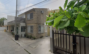 Casa En Remate Bancario- Vista Bella, Tampico, Tamaulipas.