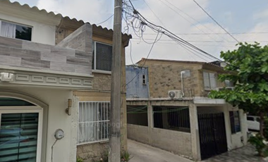 Casa En Remate Bancario- Vista Bella, Tampico, Tamaulipas.