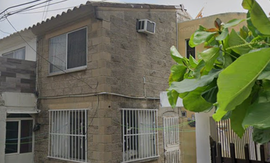 Casa En Remate Bancario- Vista Bella, Tampico, Tamaulipas.