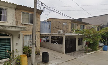 Casa En Remate Bancario- Vista Bella, Tampico, Tamaulipas.