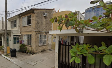 Casa En Remate Bancario- Vista Bella, Tampico, Tamaulipas.