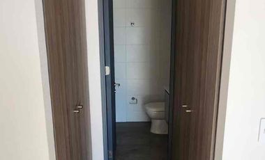 se arrienda DEPARTAMENTO NUEVO al frente del Parque Los Reyes