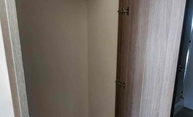 se arrienda DEPARTAMENTO NUEVO al frente del Parque Los Reyes