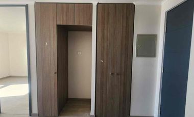 se arrienda DEPARTAMENTO NUEVO al frente del Parque Los Reyes