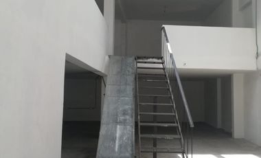 EXCELENTE BODEGA CON OFICINAS CERCA DE CAMINO REAL Y ZAVALETA