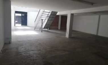 EXCELENTE BODEGA CON OFICINAS CERCA DE CAMINO REAL Y ZAVALETA