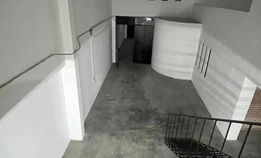 EXCELENTE BODEGA CON OFICINAS CERCA DE CAMINO REAL Y ZAVALETA