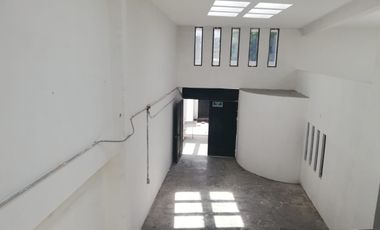 EXCELENTE BODEGA CON OFICINAS CERCA DE CAMINO REAL Y ZAVALETA