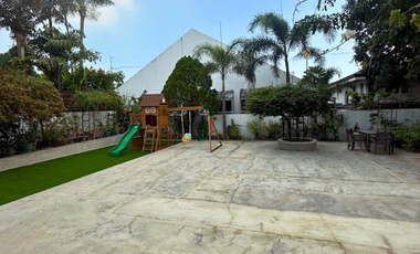 FOR SALE! HOUSE IN LOT IN MADRIGAL AVE., AYALA ALABANG