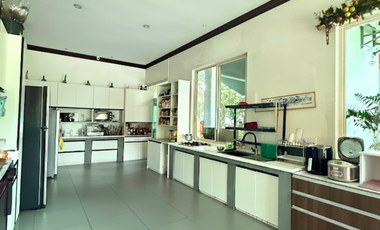 FOR SALE! HOUSE IN LOT IN MADRIGAL AVE., AYALA ALABANG