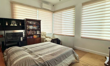 FOR SALE! HOUSE IN LOT IN MADRIGAL AVE., AYALA ALABANG