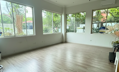 FOR SALE! HOUSE IN LOT IN MADRIGAL AVE., AYALA ALABANG