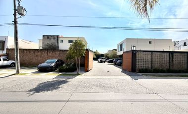 Casa en Renta $21,600.00 más Mantenimiento, Condominio Gran Duque en calle Lorenzo Barcelata N°000, Casa Interiror N°00, Rinconada Bugambilias en Zapo