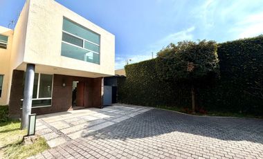 Casa en Renta $21,600.00 más Mantenimiento, Condominio Gran Duque en calle Lorenzo Barcelata N°000, Casa Interiror N°00, Rinconada Bugambilias en Zapo
